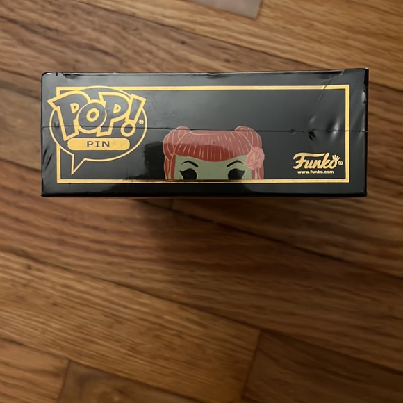 DC Comice Bombshells Poison Ivy Limited Edition Chase Funko Pop Pin - Picture 5 of 8